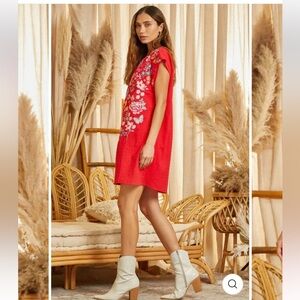 SAVANNA JANE FLORAL EMBROIDERED DRESS / NOTCHED NECKLINE IN RED Women’s Size S